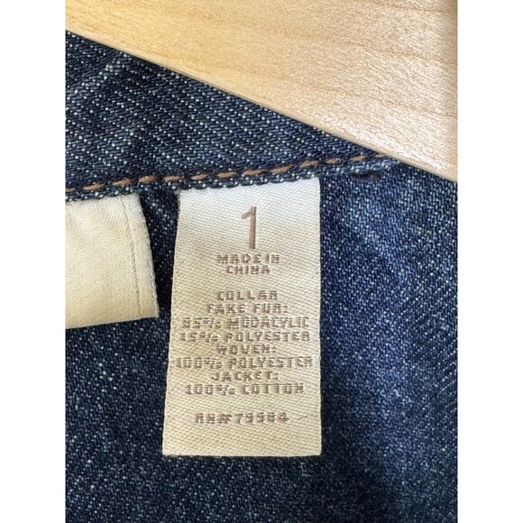 Chico's Jacket Womens Medium Blue Denim Jean Trucker Button Front Logo Buttons - Picture 5 of 9